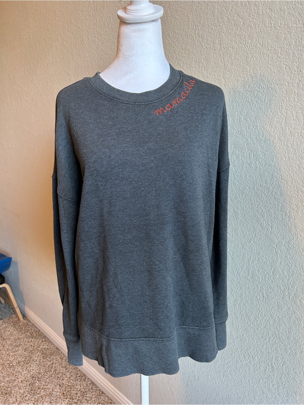 Oversized Charcoal Women’s Sweatshirt with Embroidered Mamacita Size M